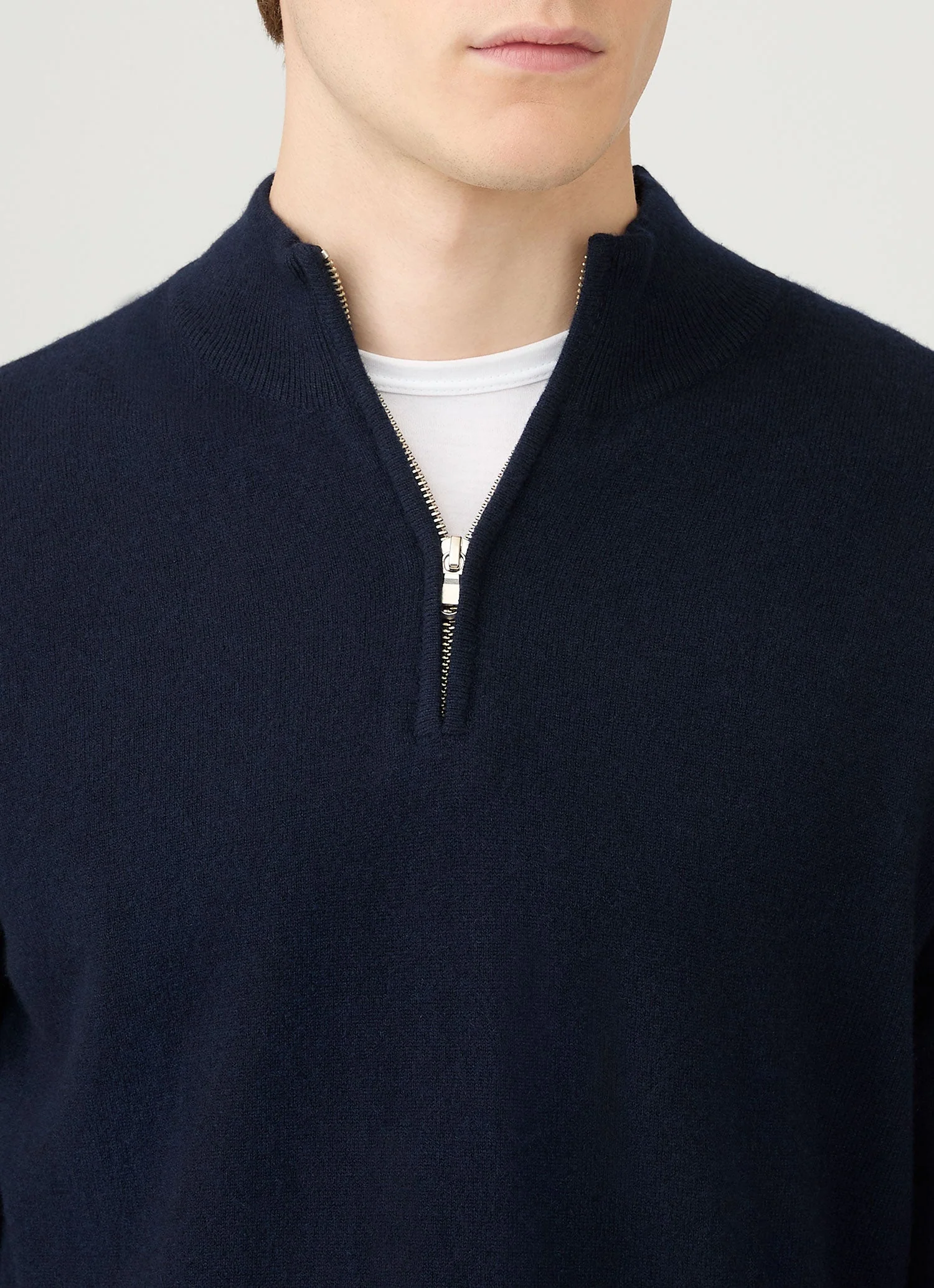 Men's Cashmere Zip Neck Jumper in Navy - Image 6