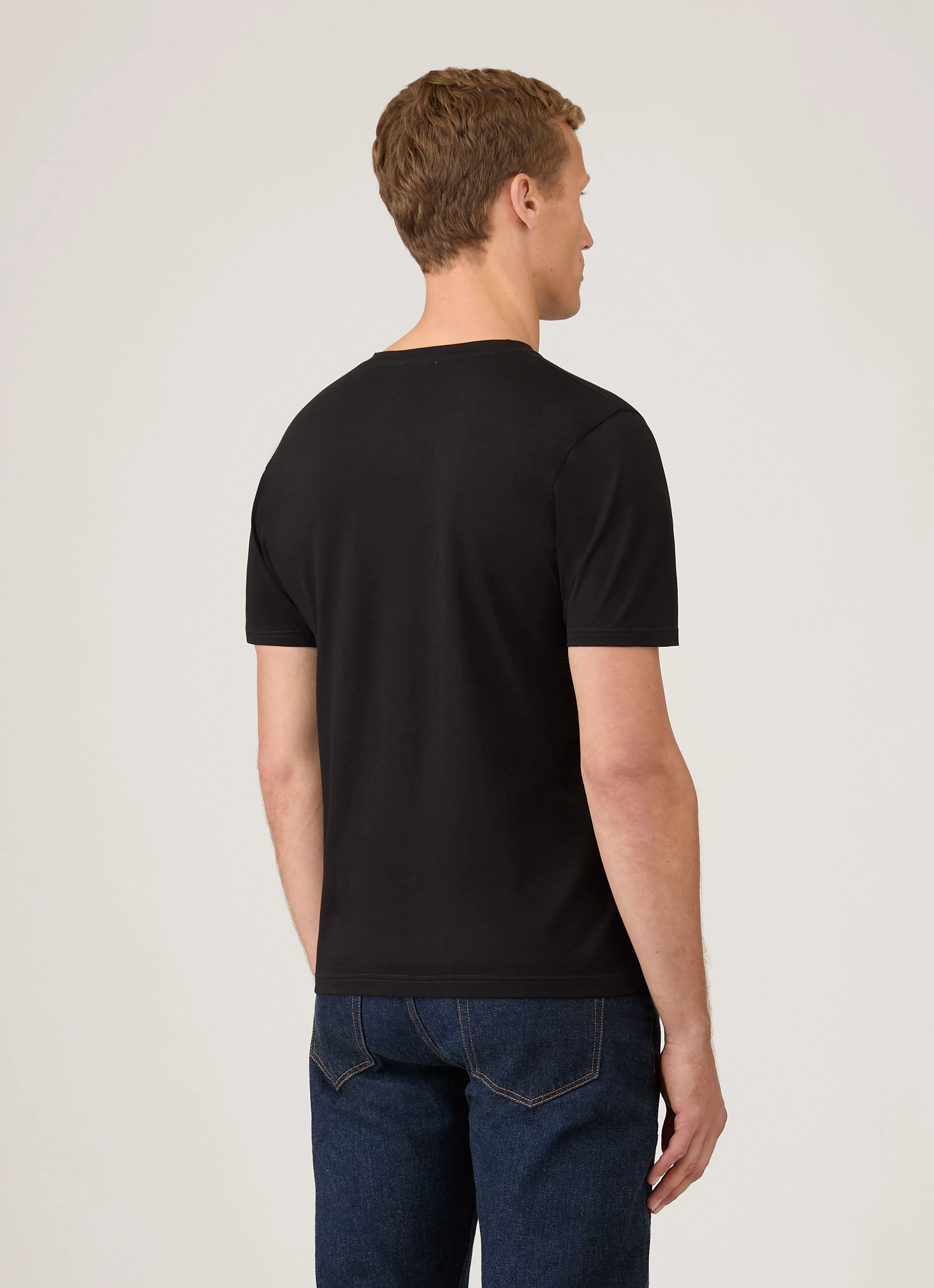 Men's Riviera V-neck T-shirt in Black - Image 5