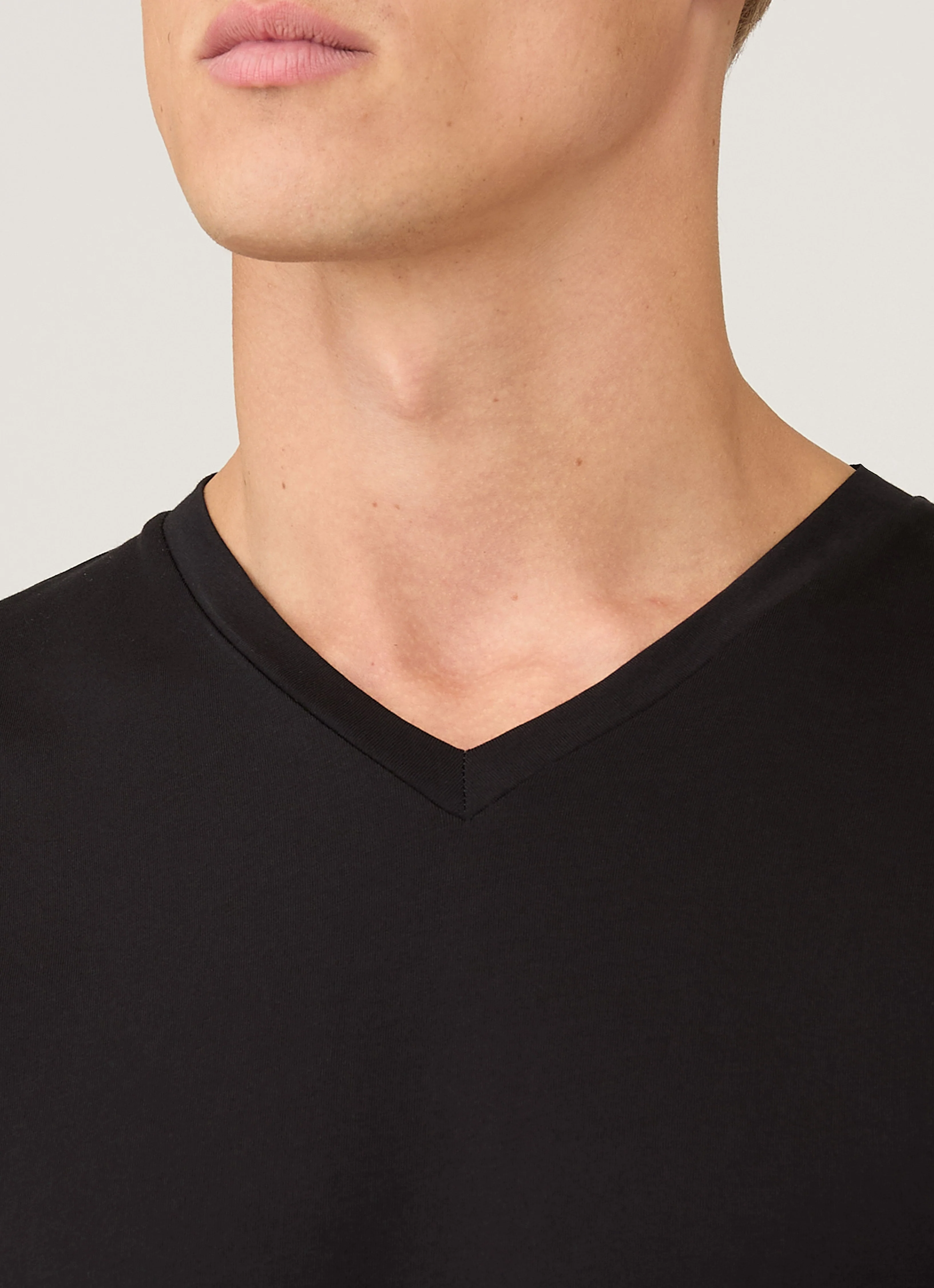 Men's Riviera V-neck T-shirt in Black - Image 6