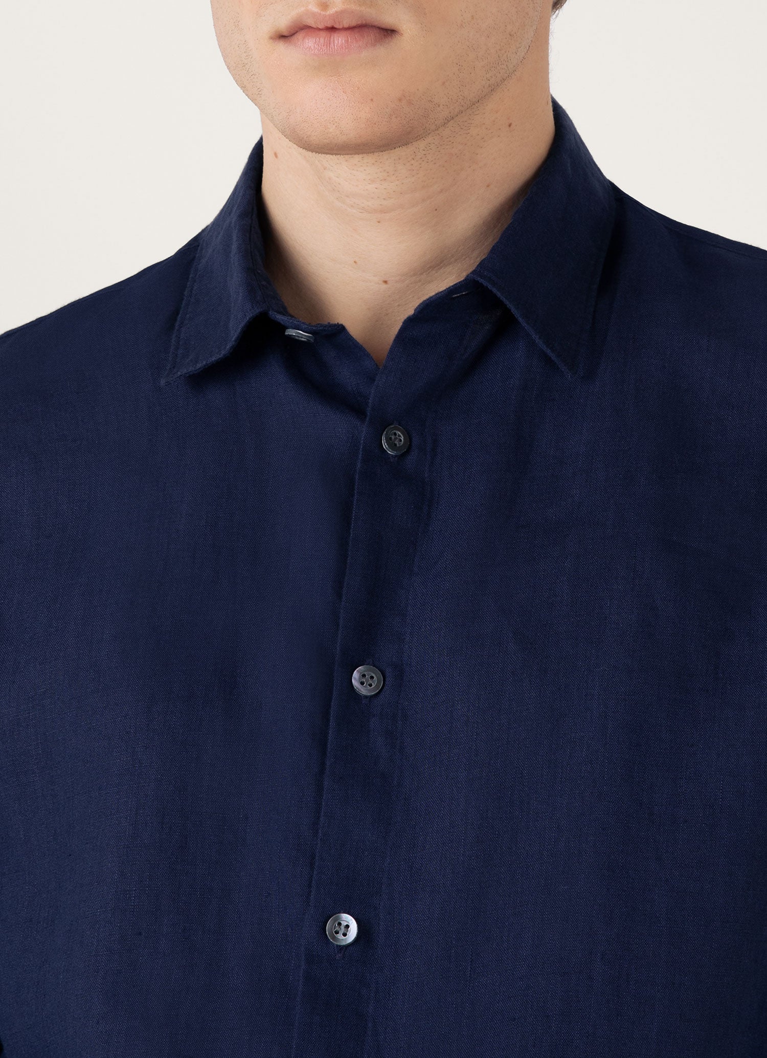 Men's Linen Shirt in Navy - Image 6