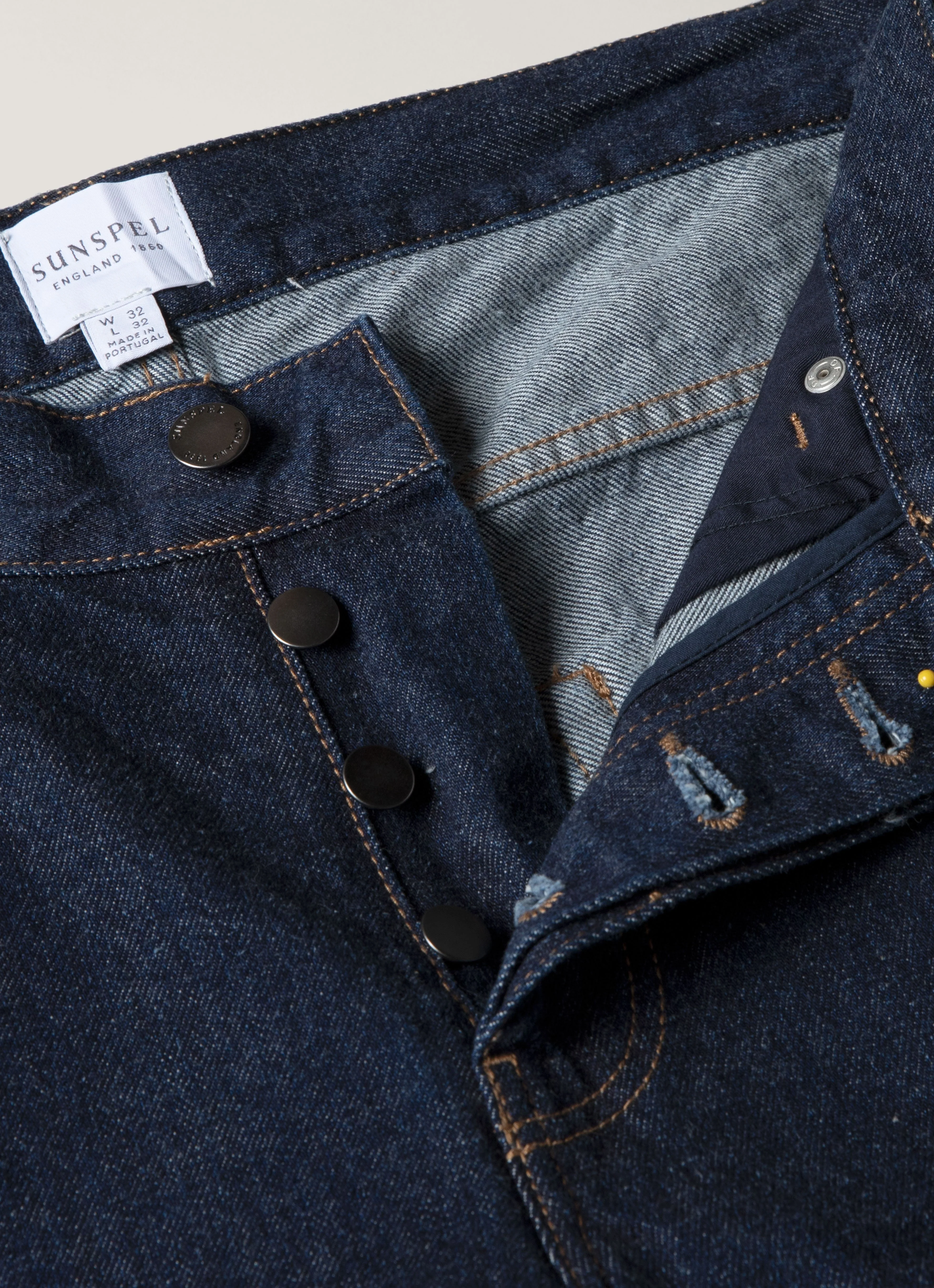 Men's Regular Fit Jeans in Rinse Wash Denim - Image 4