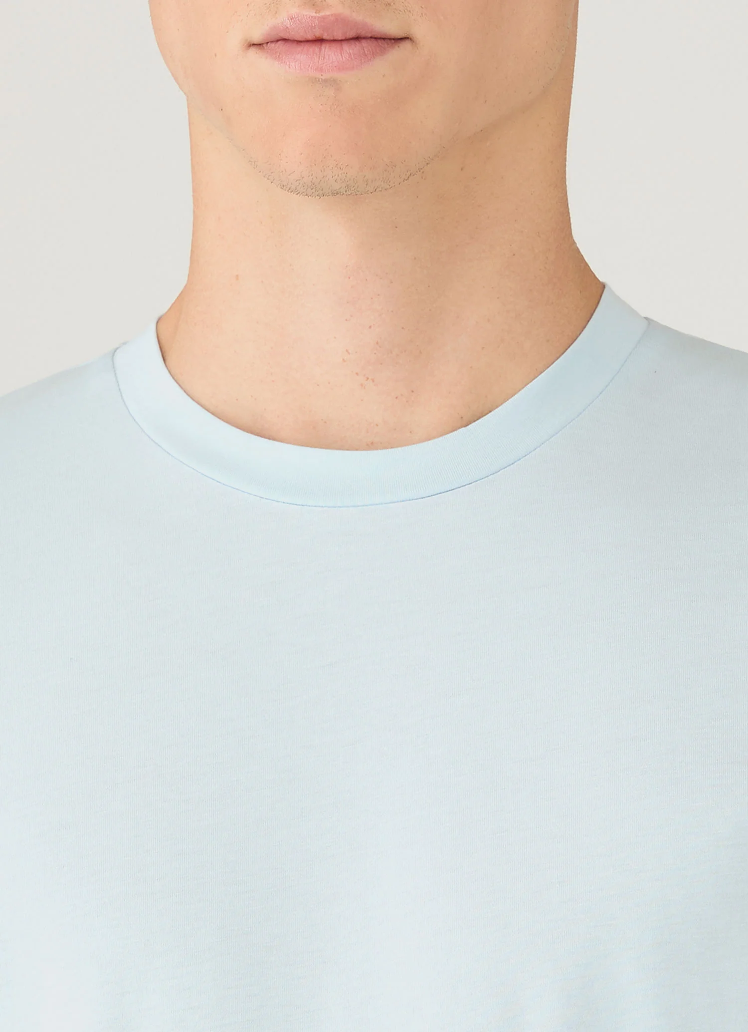 Men's Riviera Midweight T-shirt in Frost Blue - Image 6