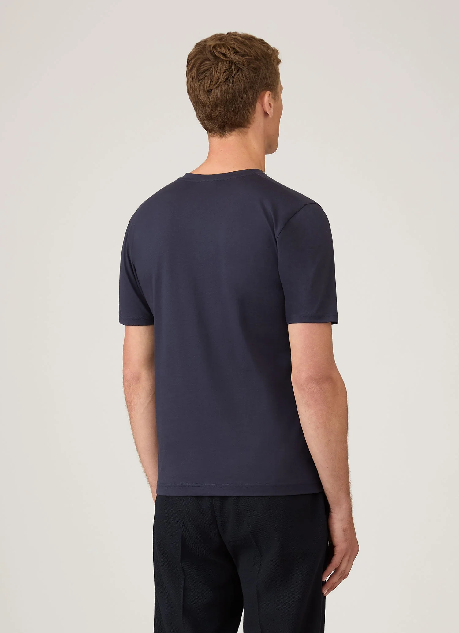 Men's Riviera V-neck T-shirt in Navy - Image 5
