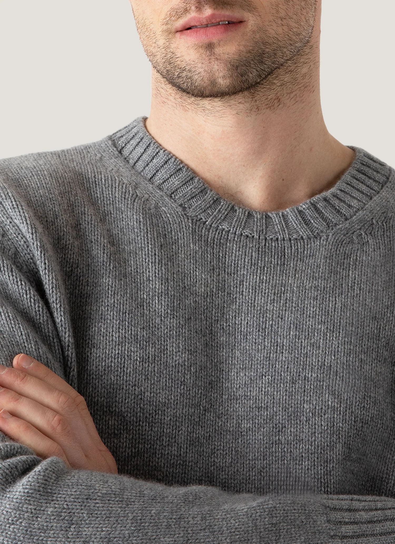 Men's Roxburgh Cashmere Jumper in Mid Grey Melange - Image 6