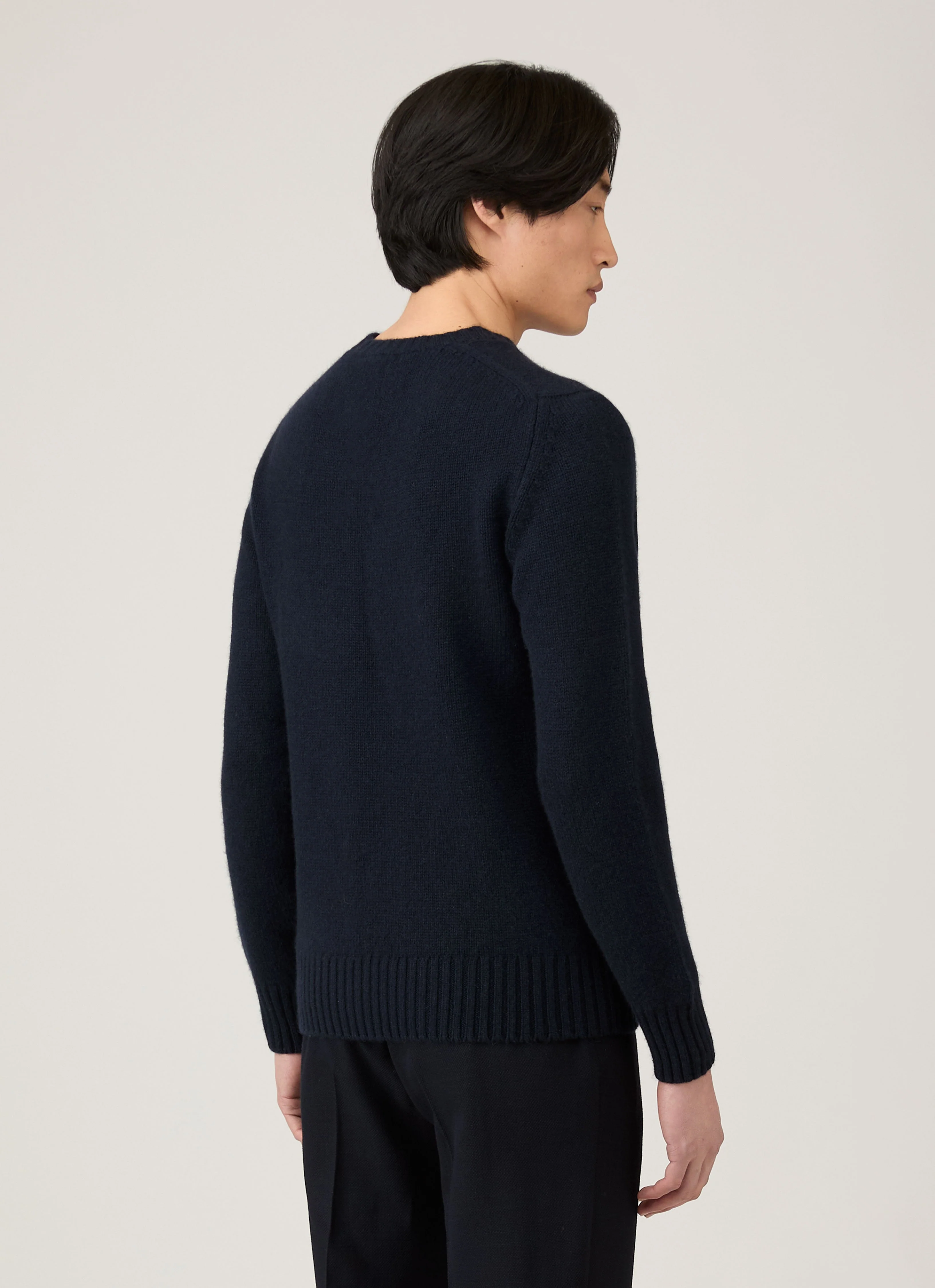 Men's Roxburgh Cashmere Jumper in Navy - Image 5