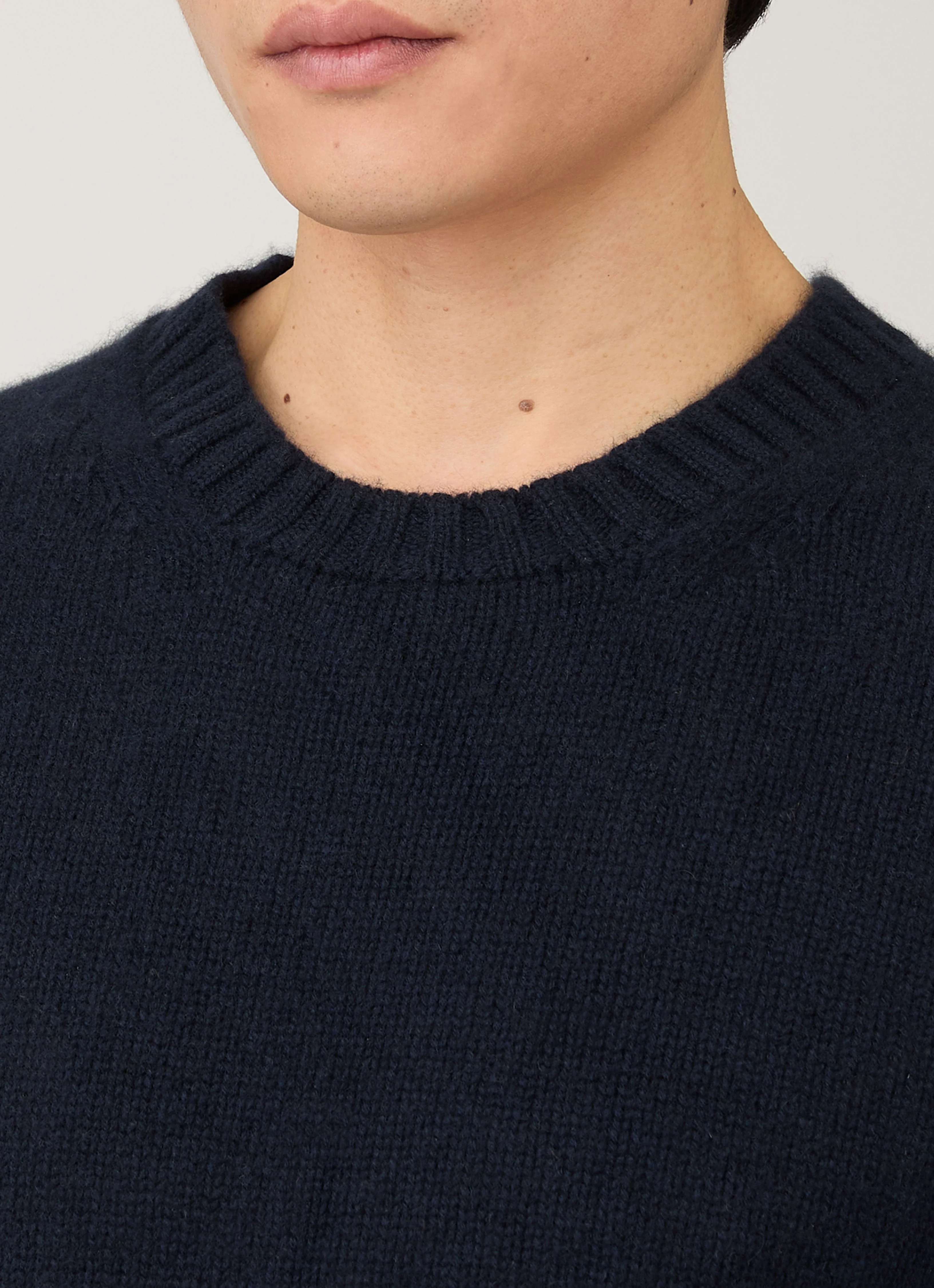 Men's Roxburgh Cashmere Jumper in Navy - Image 6