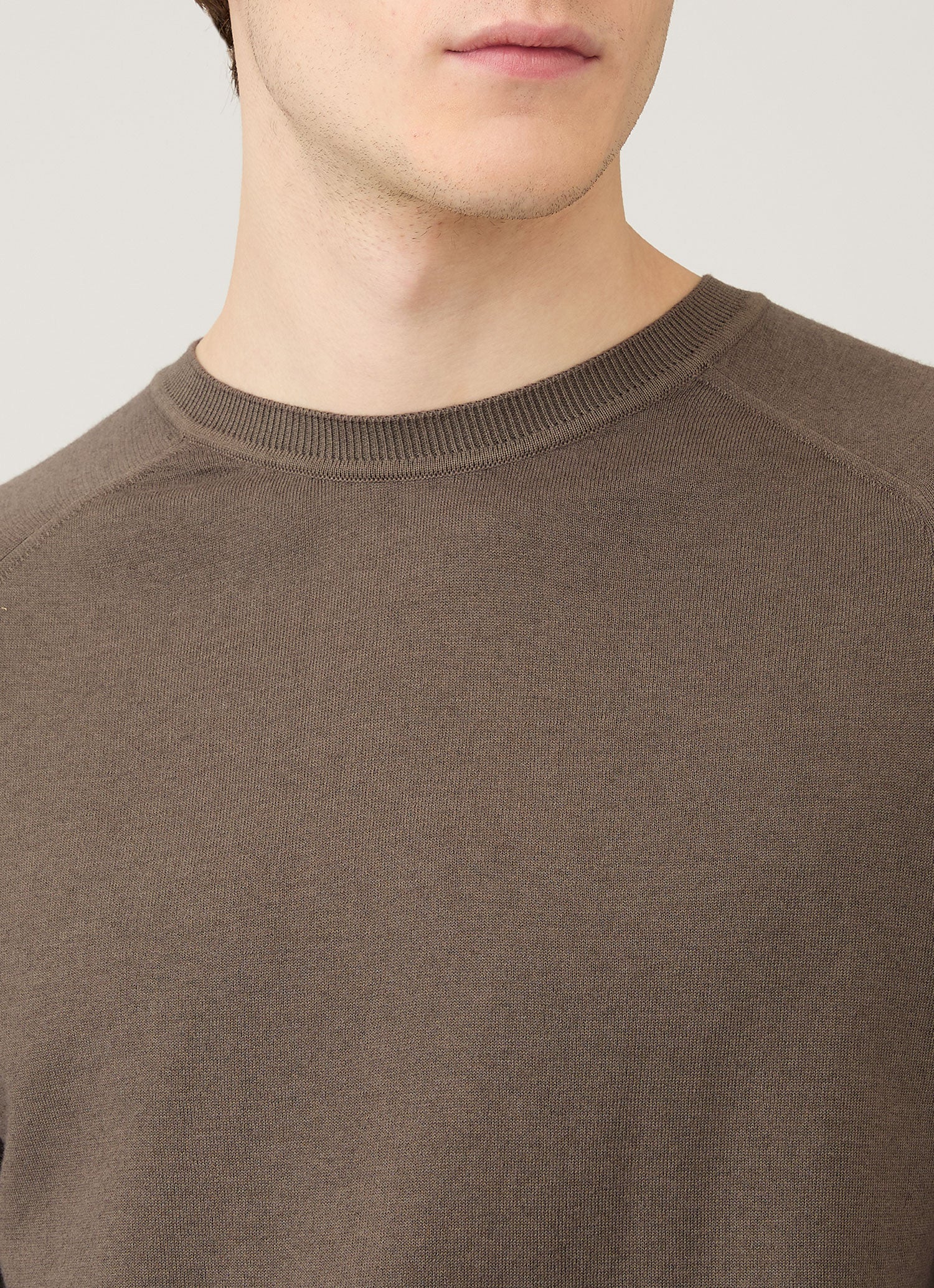 Men's Sea Island Cashmere Crew Neck Jumper in Bark - Image 6